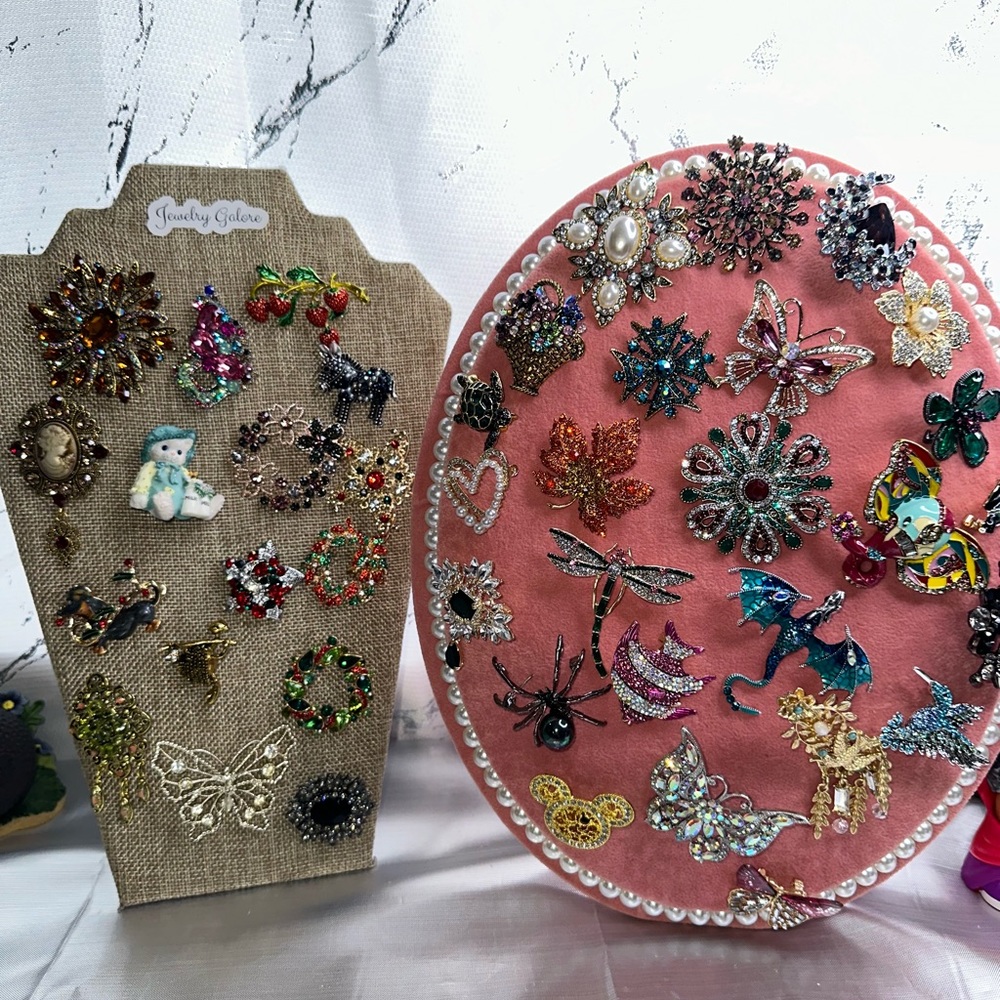 Brooch Live Sale